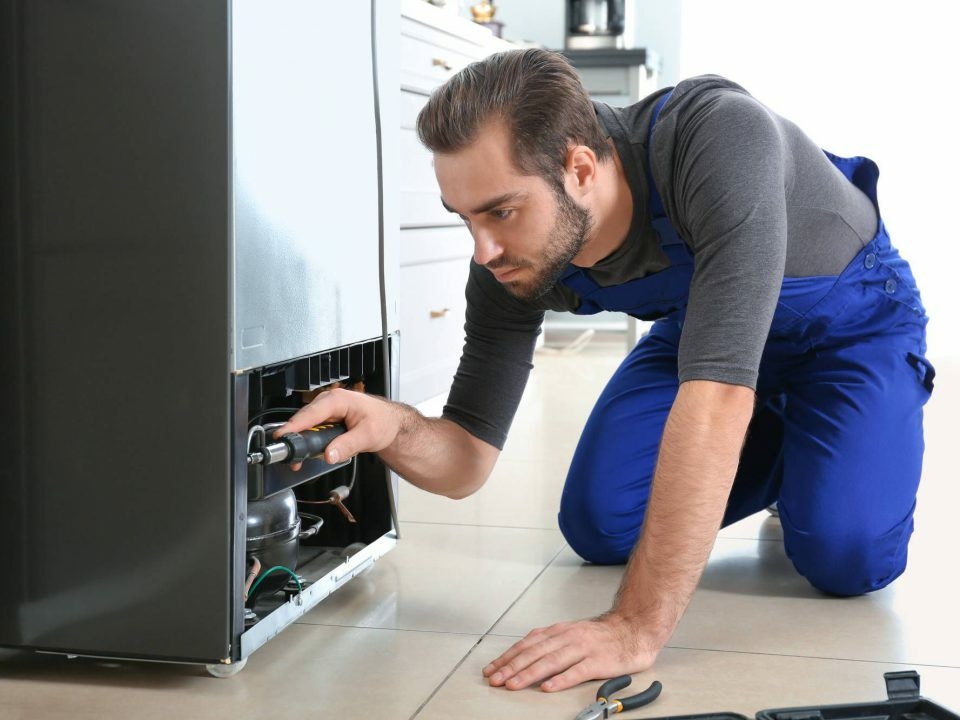 به دستورالعمل تعمیر یخچال توجه کنید